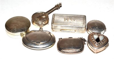 Lot 424 - Three silver snuff boxes and four silver pill boxes, one in the form of a banjo (7)