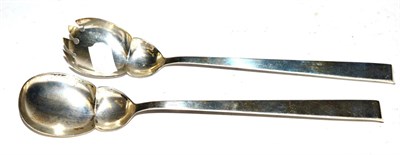 Lot 507 - A pair of Art Deco silver salad serves by Mappin & Webb, Birmingham 1911