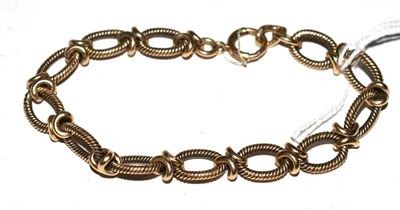 Lot 522 - A 9ct gold bracelet with double loop