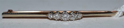 Lot 532 - A diamond bar brooch