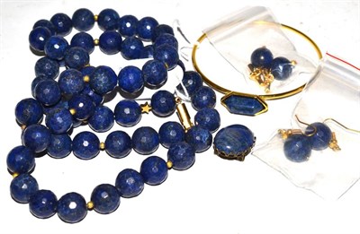 Lot 538 - Lapis lazuli type necklace with earrings, brooch, bangle and cufflinks