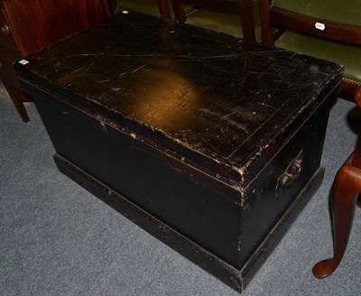 Lot 1121 - A fitted joiners tool box