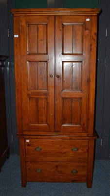 Lot 1128 - Modern panelled linen press