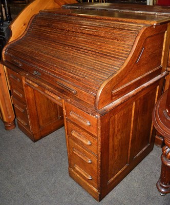 Lot 1254 - An oak roll top desk