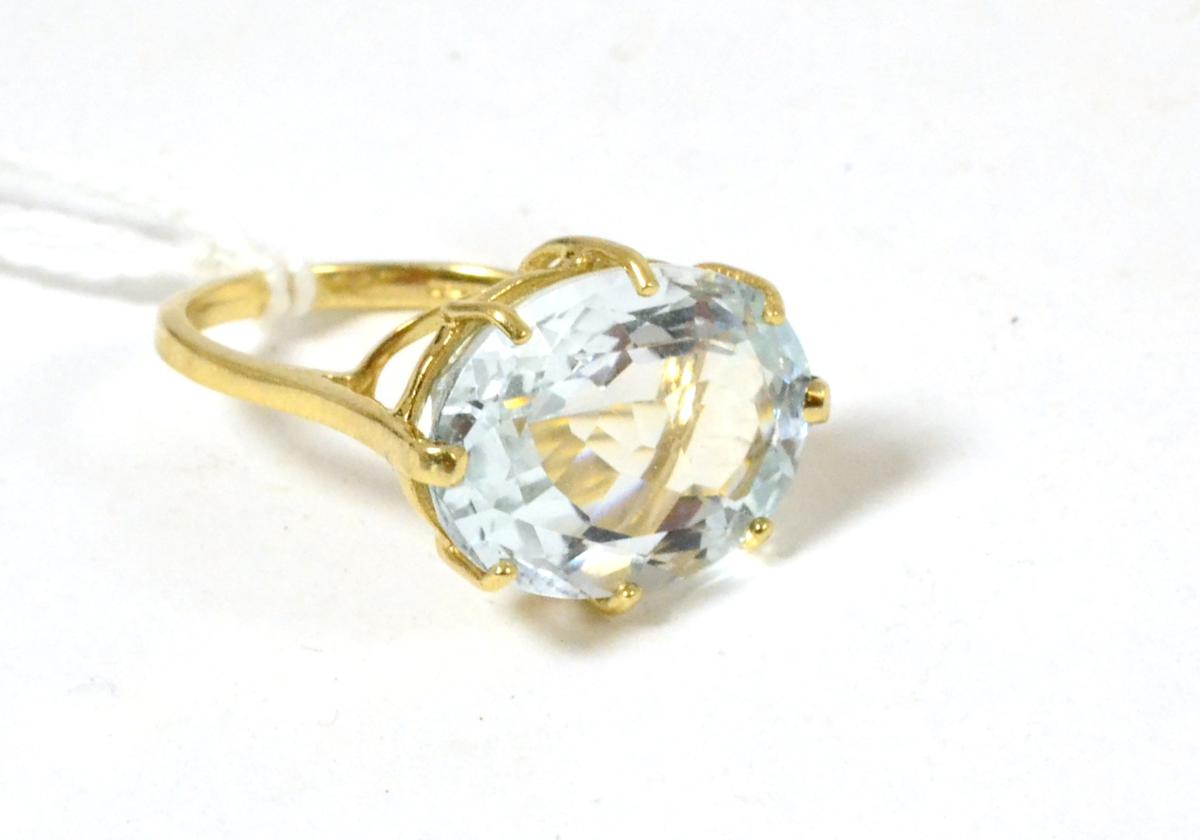 Lot 87 - A 9ct gold ring set with an aquamarine