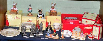 Lot 164 - A group of Royal Doulton collectables including Bunnykins figures, plates and plaques, Blugo's Huge