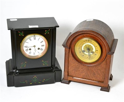Lot 172 - A black slate mantel clock and an oak mantel clock
