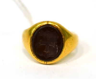 Lot 15 - An 18ct gold ring