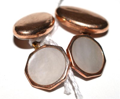 Lot 21 - A pair of 9ct gold mother of pearl cufflinks