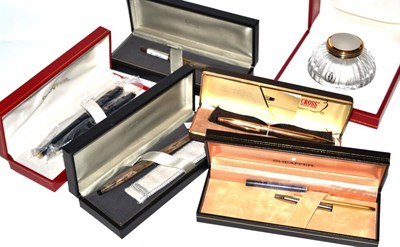 Lot 120 - A Must de Cartier inkwell, four Cross pens, etc