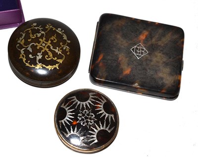 Lot 233 - A 19th century silver gilt mounted tortoiseshell cigarette box, a horn snuff box and a white...