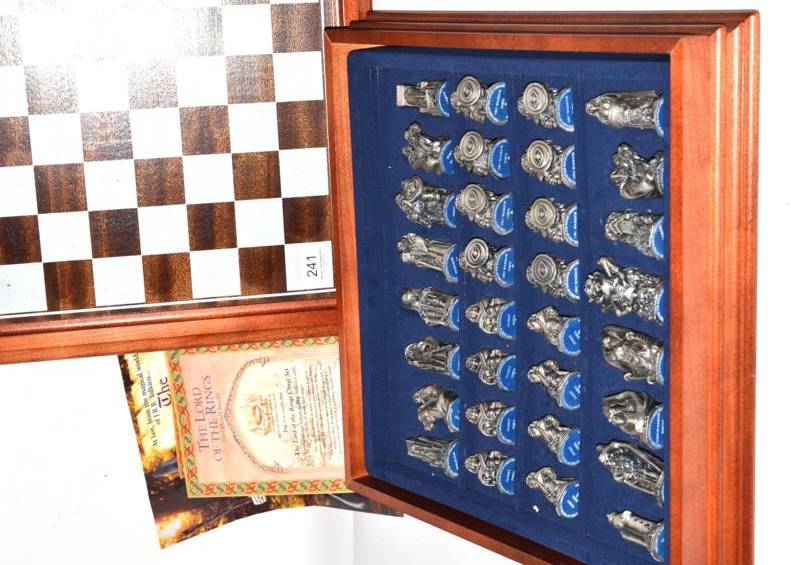 Lot 241 - Danbury Mint Lord of the Rings chess set