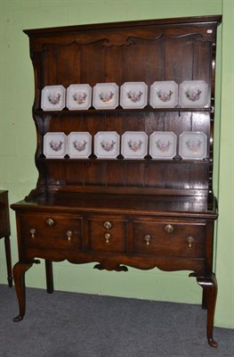 Lot 435 - An early 20th century stained oak dresser with plate rack back