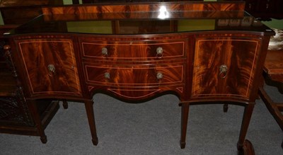 Lot 478 - A mahogany serpentine fronted sideboard