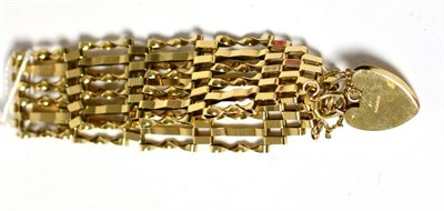 Lot 39 - A 9ct gold gate bracelet