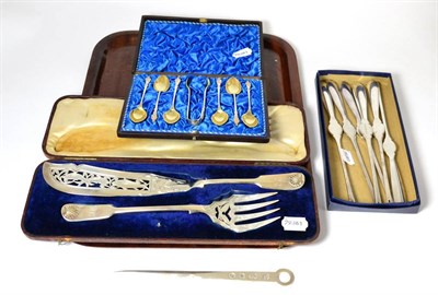 Lot 105 - A cased set of silver fish servers, a cased set of six apostle spoons and matching tongs, a...