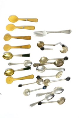 Lot 202 - A collection of assorted silver, horn and plated teaspoons