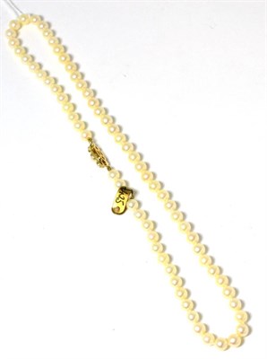 Lot 209 - A cultured pearl necklace with a 9ct gold snap