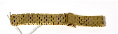 Lot 370 - A 9ct gold brick bracelet