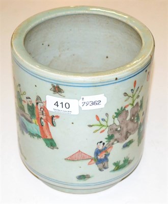 Lot 410 - A famille verte pot