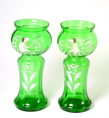 Lot 467 - A pair of Mary Gregory glass vases