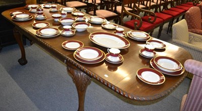 Lot 521 - A quantity of Coalport Athlone pattern dinner and tea wares