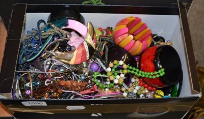 Lot 1090 - A quantity of costume jewellery