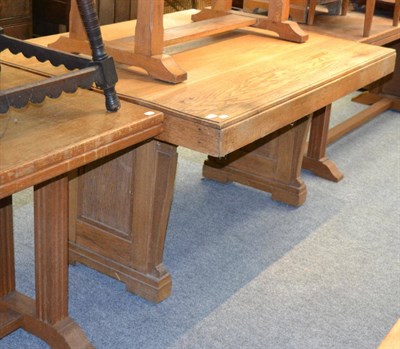 Lot 1125 - A small twin pedestal dining table