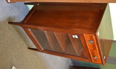 Lot 1186 - An Edwardian checkered string inlaid mahogany display cabinet