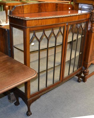 Lot 1276 - A display cabinet