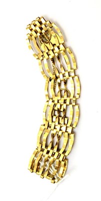 Lot 89 - A 9ct gold gate bracelet