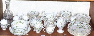 Lot 367 - A quantity of assorted Wedgwood wild strawberry pattern tea and dinnerwares, glasses etc