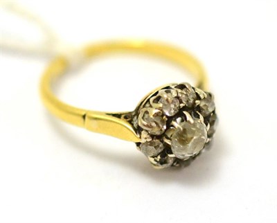 Lot 413 - A diamond cluster ring