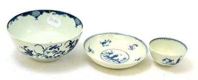 Lot 479 - A Worcester blue and white small bowl and a Worcester tea bowl and saucer