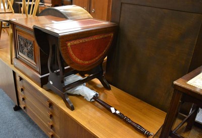 Lot 1020 - Commode, bedpan and leather inlaid table (3)