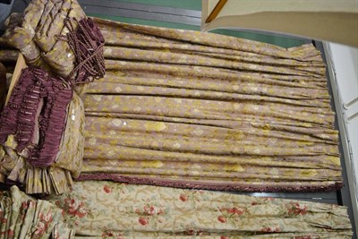 Lot 1087 - A good quality set of double lined gilt thread and purple curtains together with matching tie backs