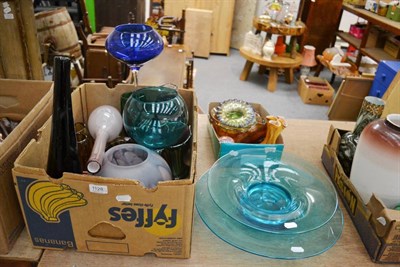 Lot 1128 - A quantity of glass including carnival glass dish, Art glass vases and bowls, iridescent glass...