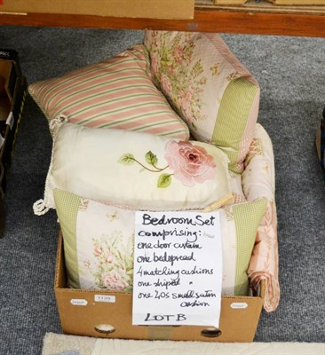 Lot 1139 - A decorative bedroom set including curtain, bedspread and cushion set (one box)