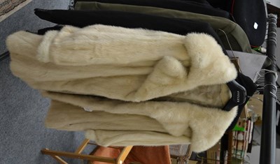 Lot 1162 - A blonde mink fur coat