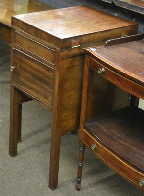 Lot 1321 - A George III mahogany washstand