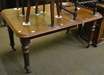 Lot 1380 - A Victorian mahogany wind-out dining table