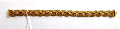 Lot 109 - A woven chain bracelet with beaded detail