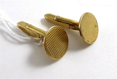 Lot 121 - A pair of 9ct gold cufflinks