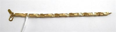 Lot 125 - A 9ct gold fancy bracelet