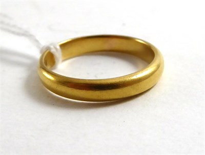 Lot 142 - 22ct gold band ring