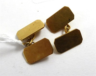 Lot 146 - A pair of 18ct gold double cufflinks