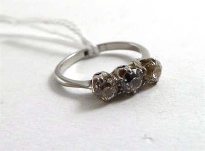 Lot 150 - Three stone diamond ring
