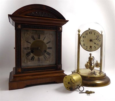 Lot 199 - An oak cased mantle clock, together with an anniversary clock, etc