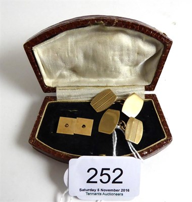 Lot 252 - A 9ct gold cufflink and dress stud set