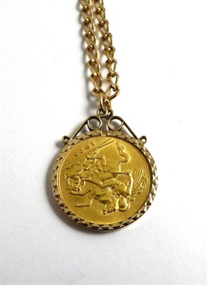 Lot 277 - A George V (1929) sovereign, loose mount as a pendant on a 9ct gold chain